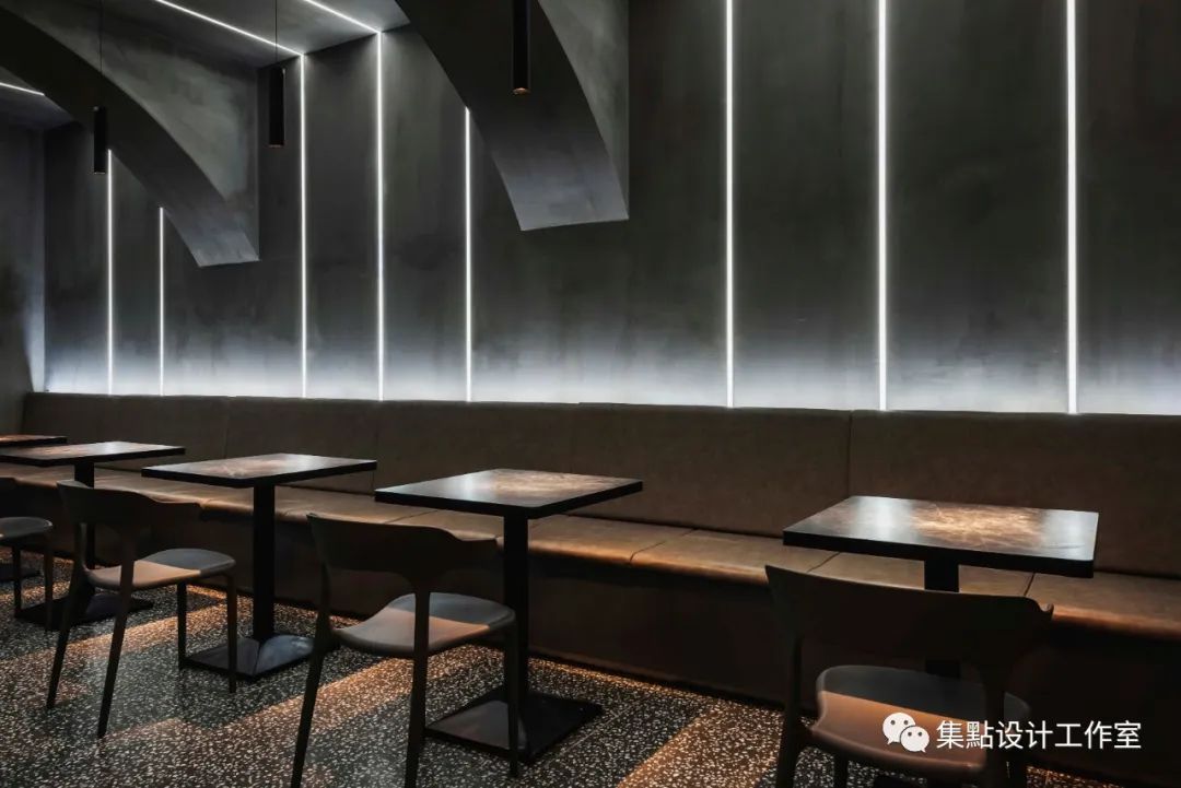 遵义老炮深夜烤鸡,炭火竹签构建美食空间-33