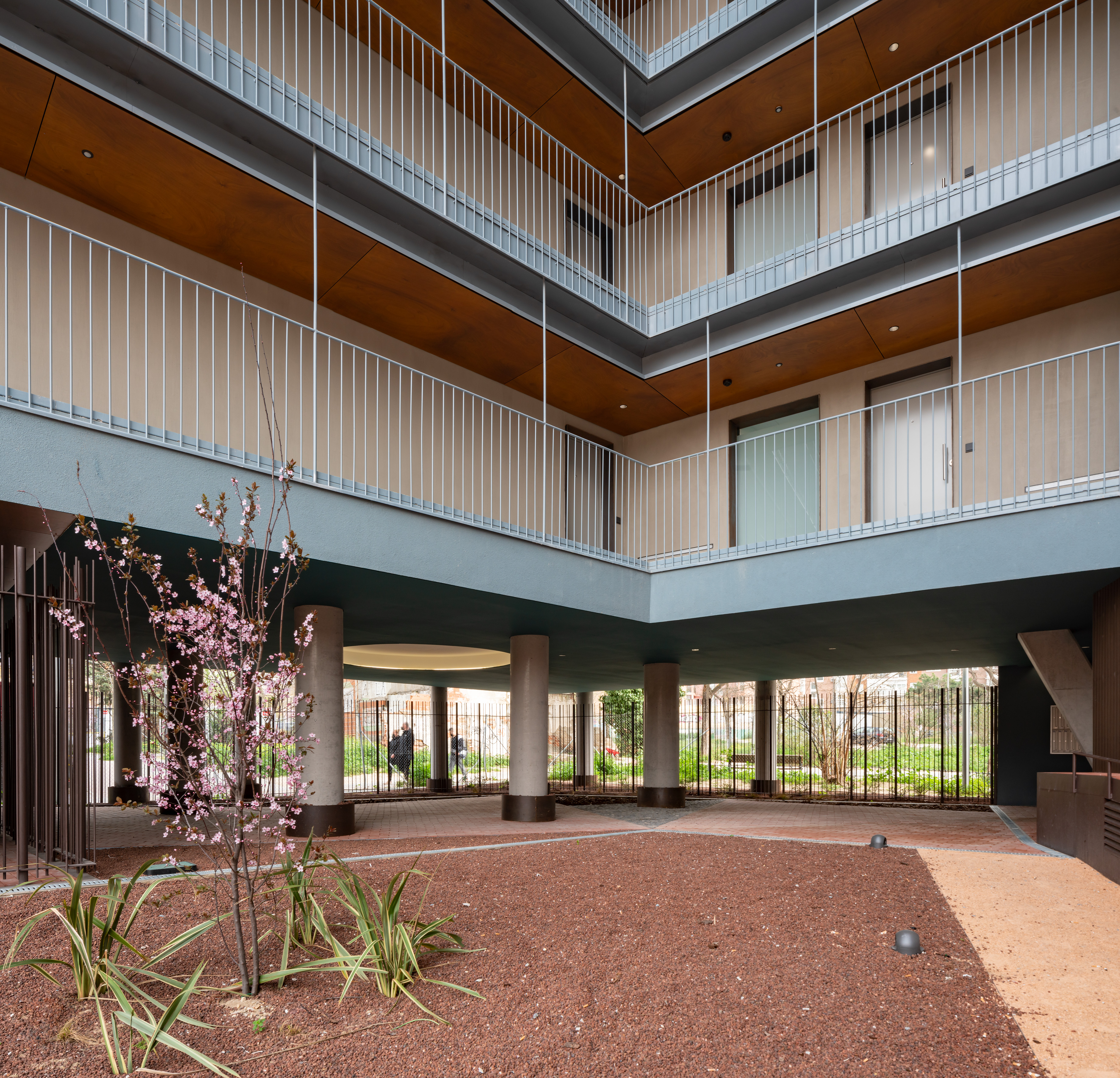 扭转错动：西班牙马德里LaScalA社会住宅 / MARMOLBRAVO＋MADhel-10