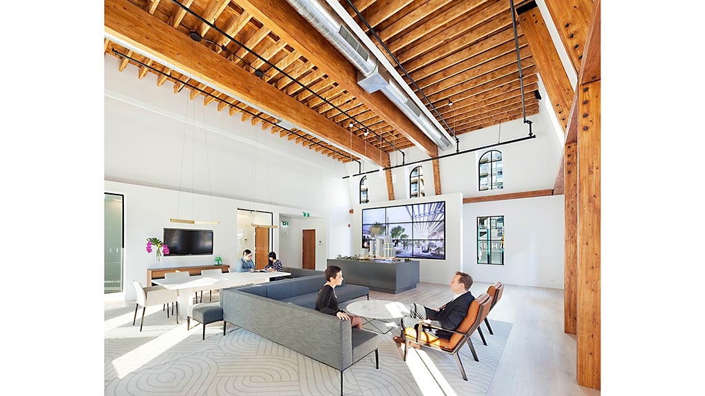 古韵新生 | Gensler 翻新 19 世纪 Tudor 建筑打造现代营销中心-5