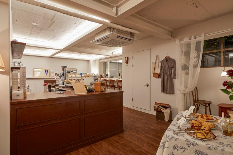 欧式风情的 21 平米咖啡厅设计-6