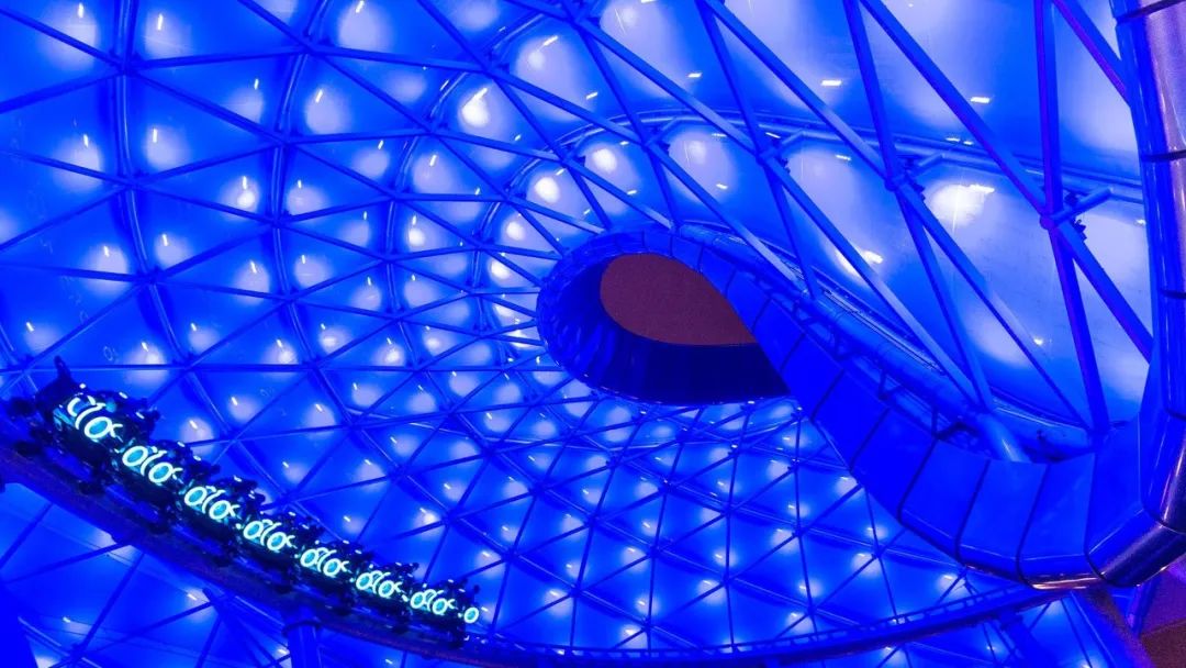 《上海迪士尼·明日世界》 | 圆滚滚的米老鼠,尖端设计的奇幻城堡-20