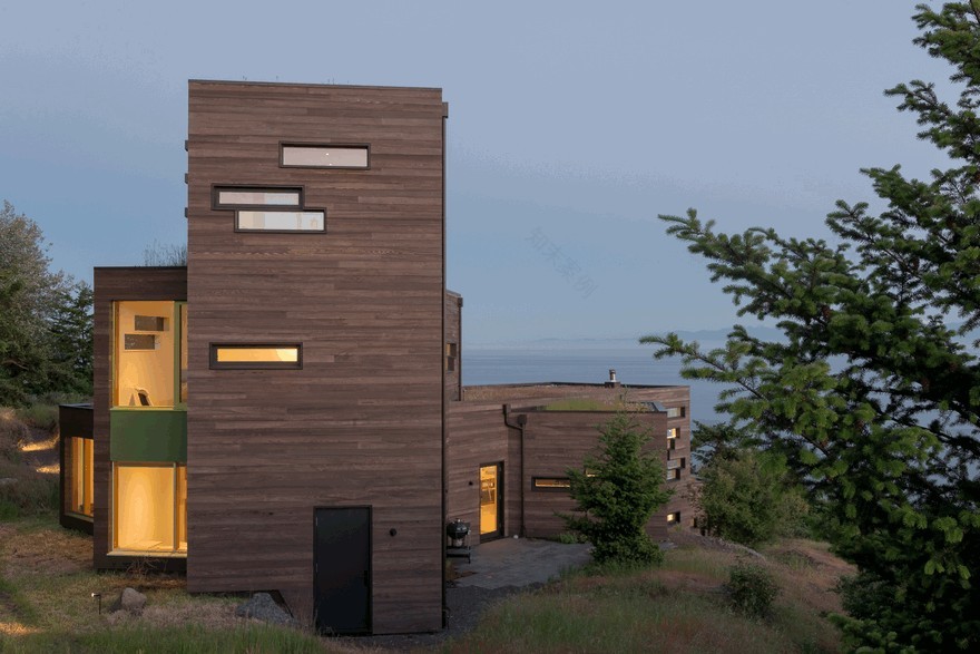 Four Stacked Boxes Defining Modern Family House in San Juan Island-25