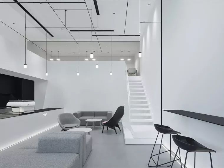 福州时间甜品店 | 极简黑白空间，美食与自然的和谐共处-7