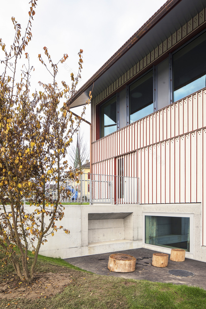 瑞士 Zihlschlacht 幼儿园 · 螺旋木构魅力-26