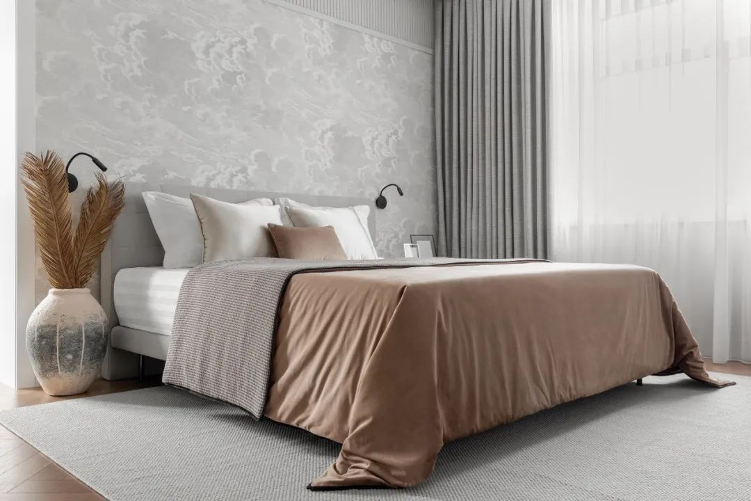 现代公寓中性自然色调设计丨Alexandra Gegi-23