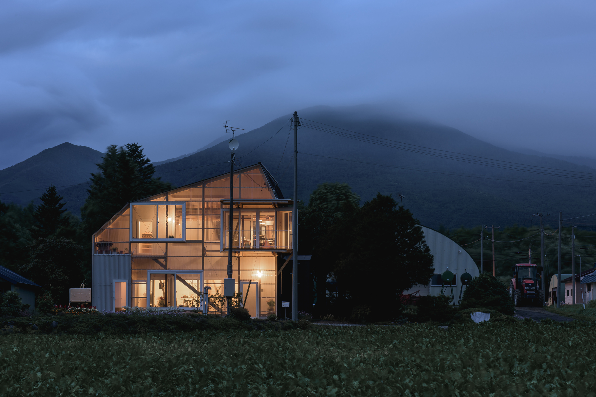 The Deformed Roof House of Furano / Yoshichika Takagi + associates-21