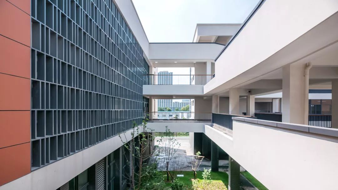 高新区实验初中锦峰路校区 | 智慧活力绿意盎然-20