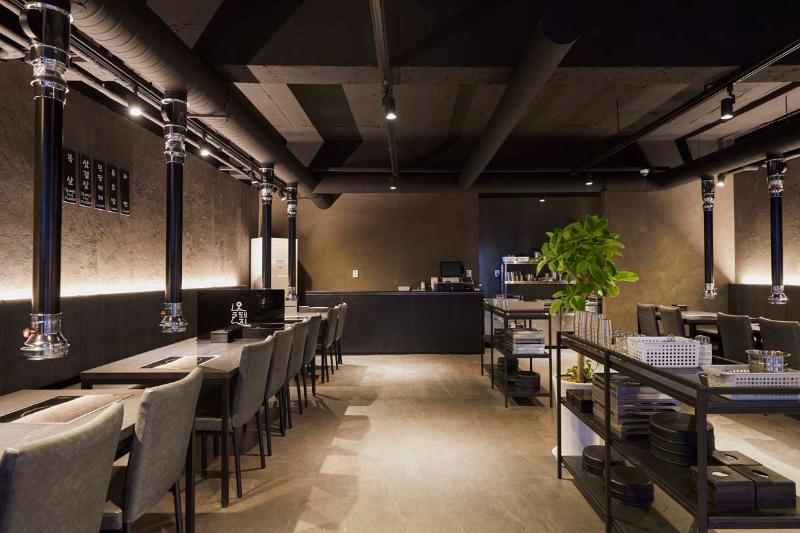 25 平米极简黑宅，照明点亮空间之美-3