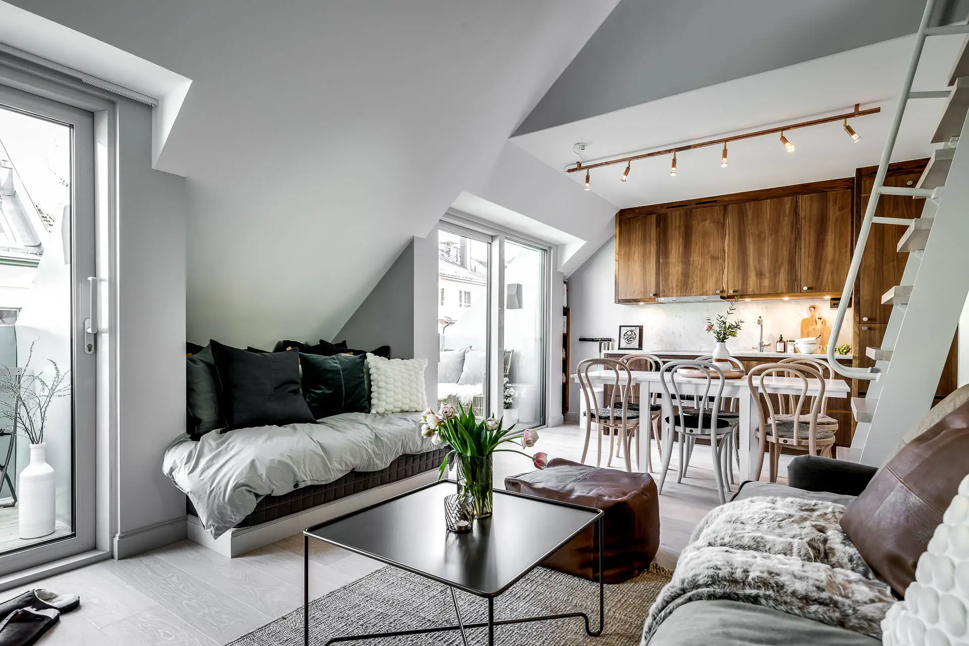 同一大厦内的三套风格统一又各具特色的公寓设计-4