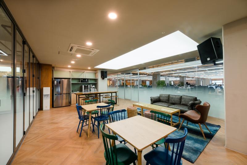 简约风 500 平公寓，宽敞舒适的空间设计-6