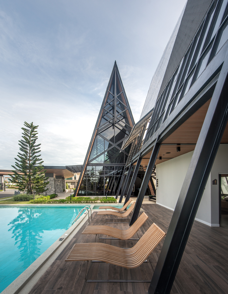 曼谷大道 Clubhouse，三角形的有机建筑美学-32