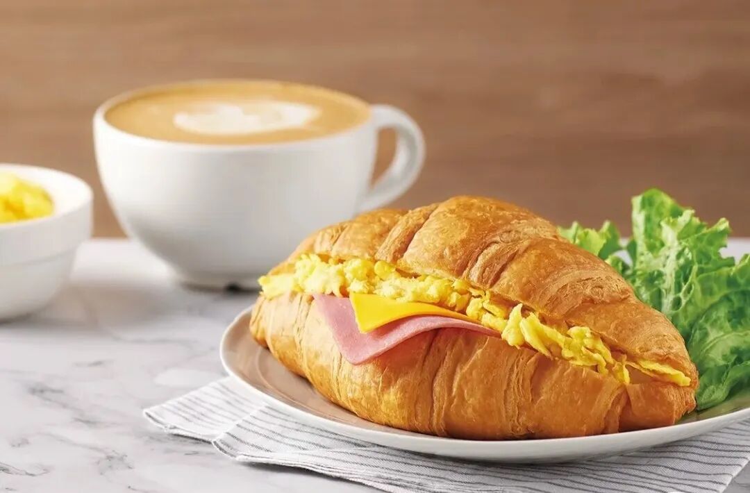 【工作动态】咖啡香飘花街，新潮邂逅旧韵——瑞幸咖啡西山茶马花街店开业啦！-57