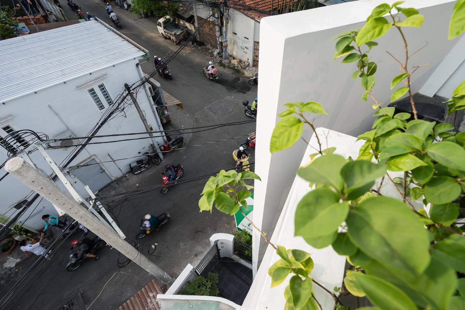 越南纸房子 | 城市拥挤空间的创意逃离-46