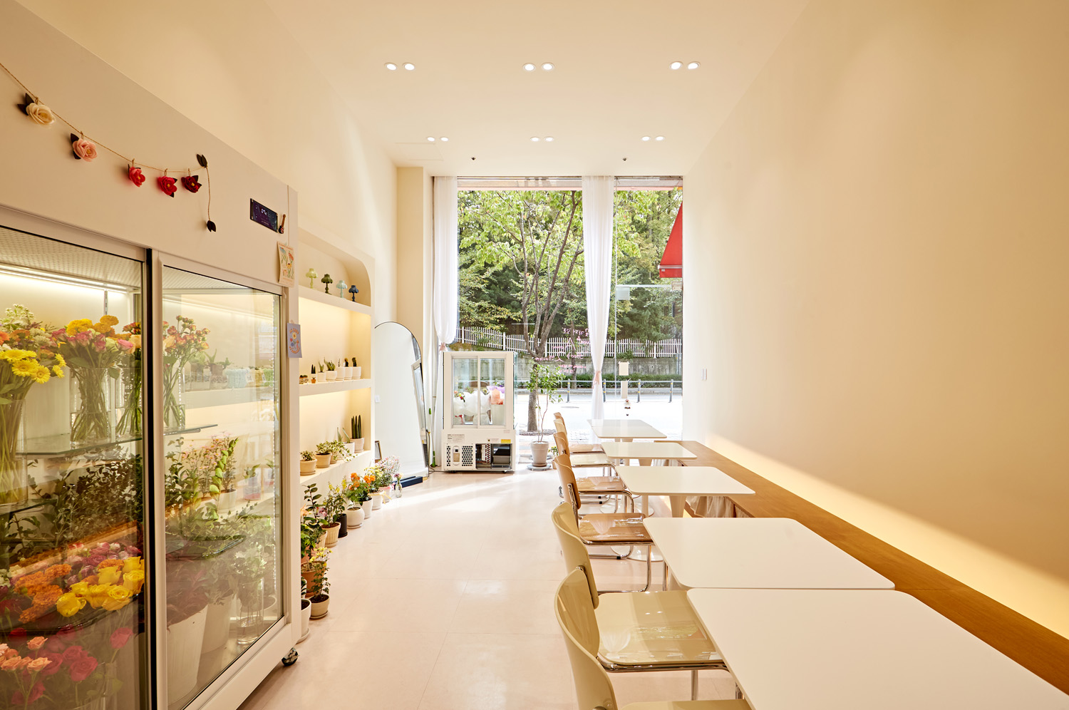 白色与木色交融，14 平极简卧室设计-6