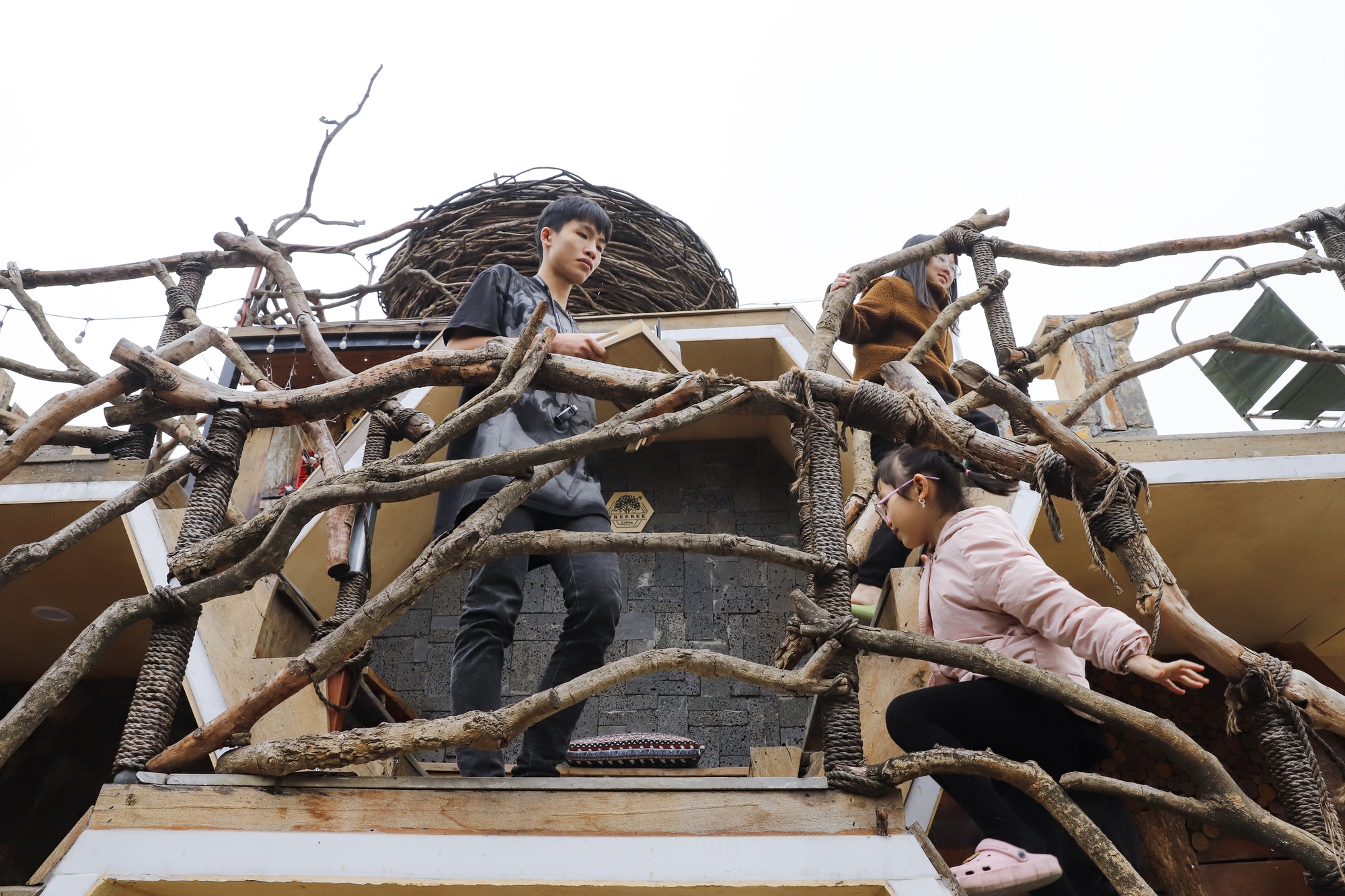 河内西湖边蜂巢咖啡馆丨越南河内-13