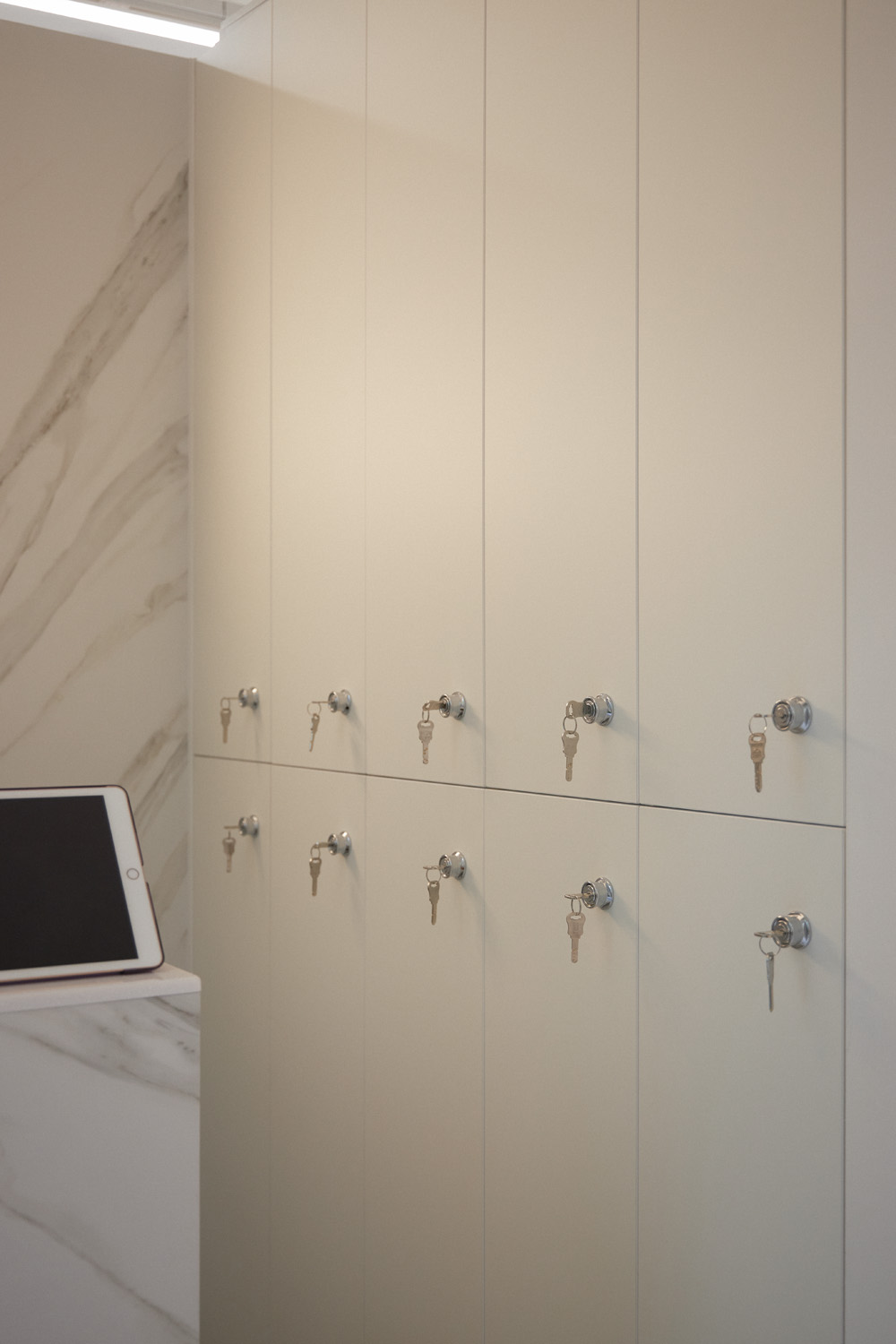 15 坪现代简约美容院，白色调诠释极简美学-17