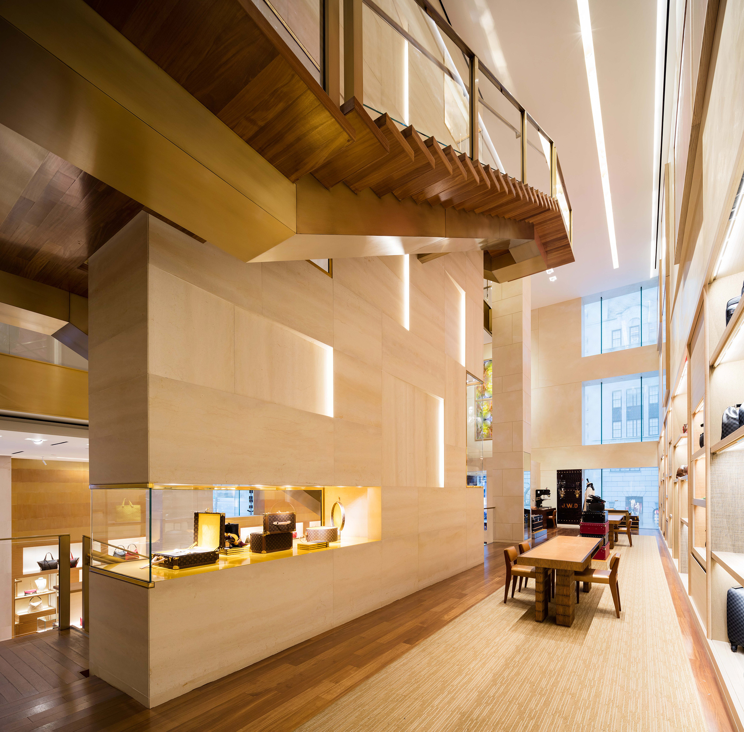 Louis Vuitton New York 5th Avenue-3