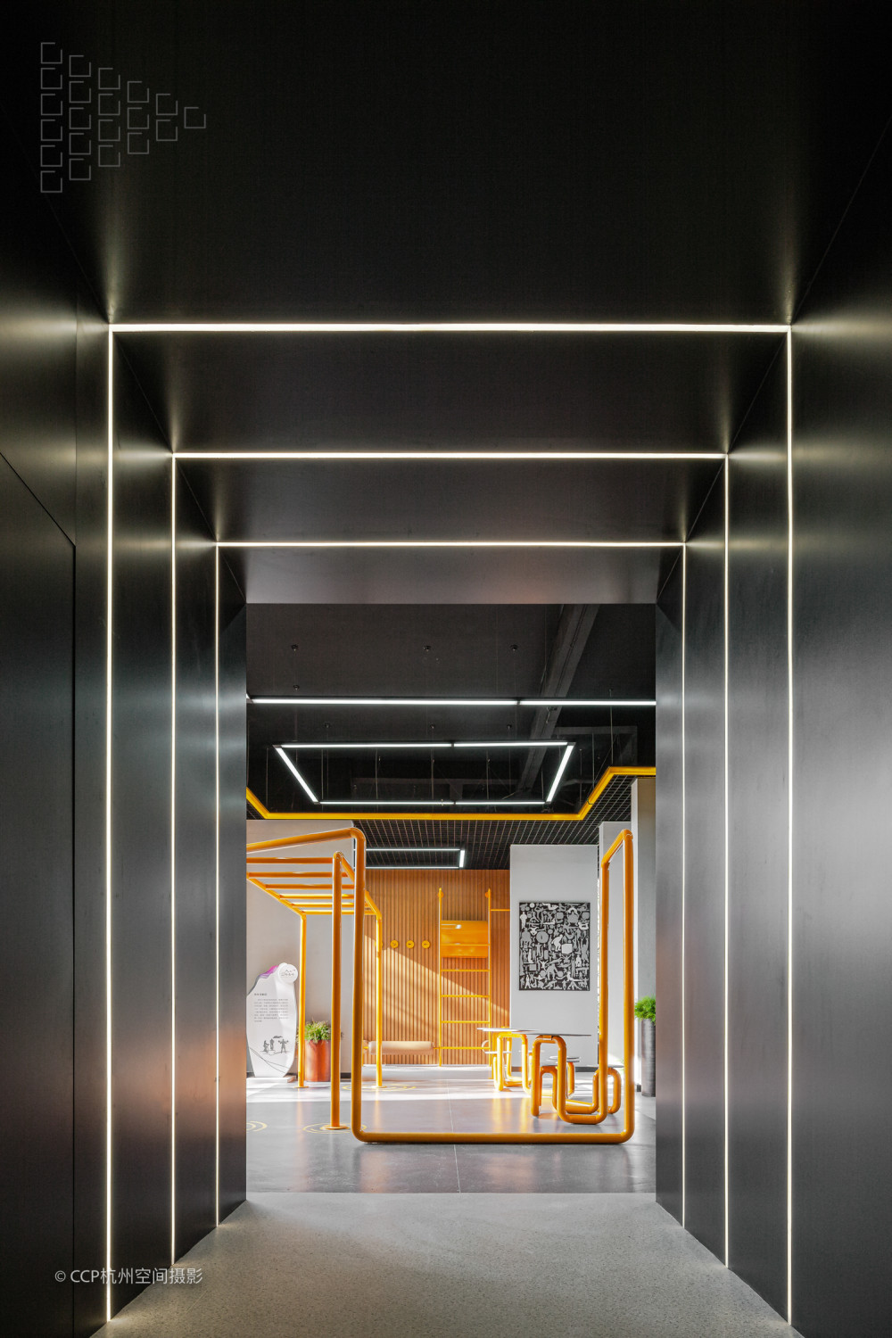 肇庆雅居乐香港城现代架空层空间设计丨中国肇庆丨鲲誉-10