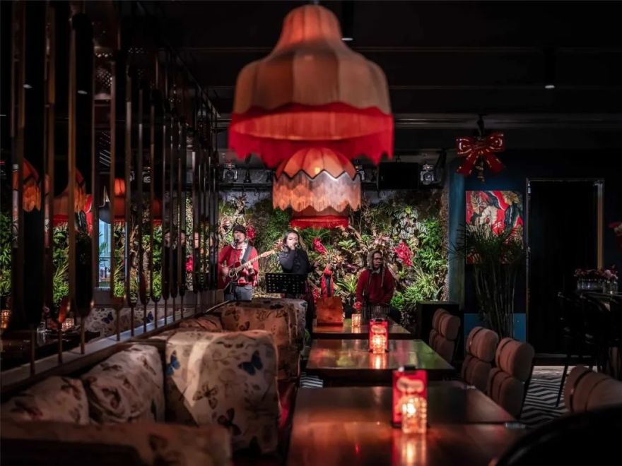 东南亚风情融入酒吧餐厅设计,POETS·Thai 引领社交新潮流-8