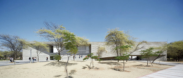 UDEP Lecture Building Barclay - Crousse-1