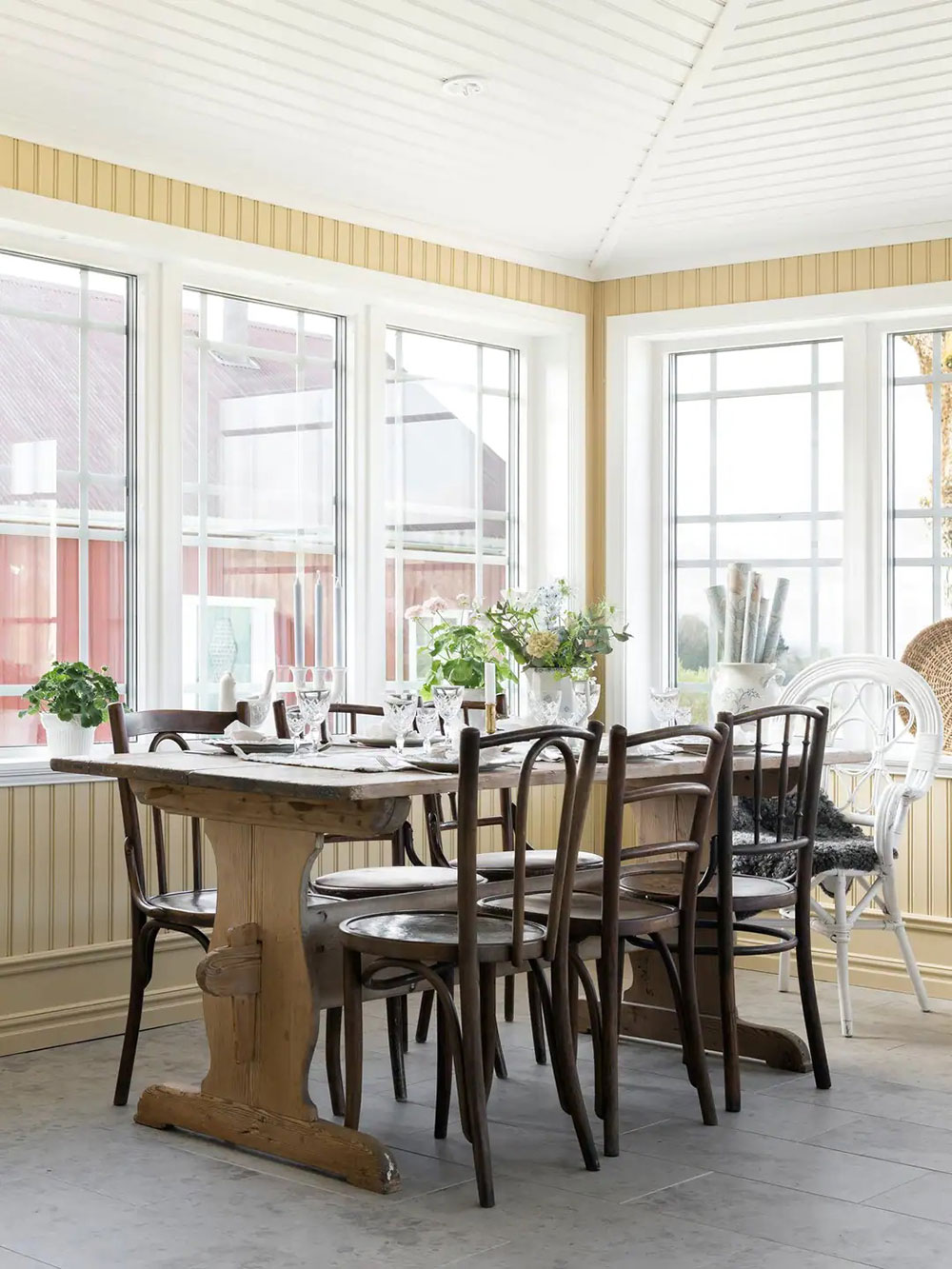 瑞典 19 世纪红墙乡村小屋的温馨设计-5