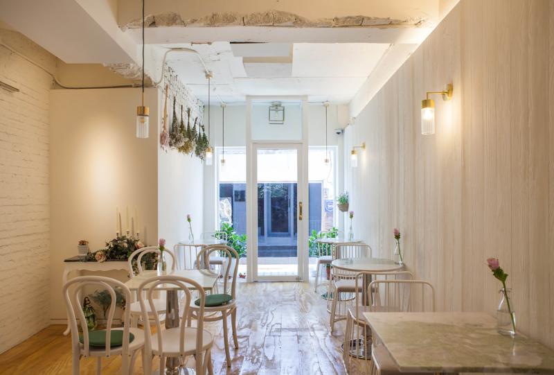 首尔 15 坪白色极简风咖啡厅设计-8