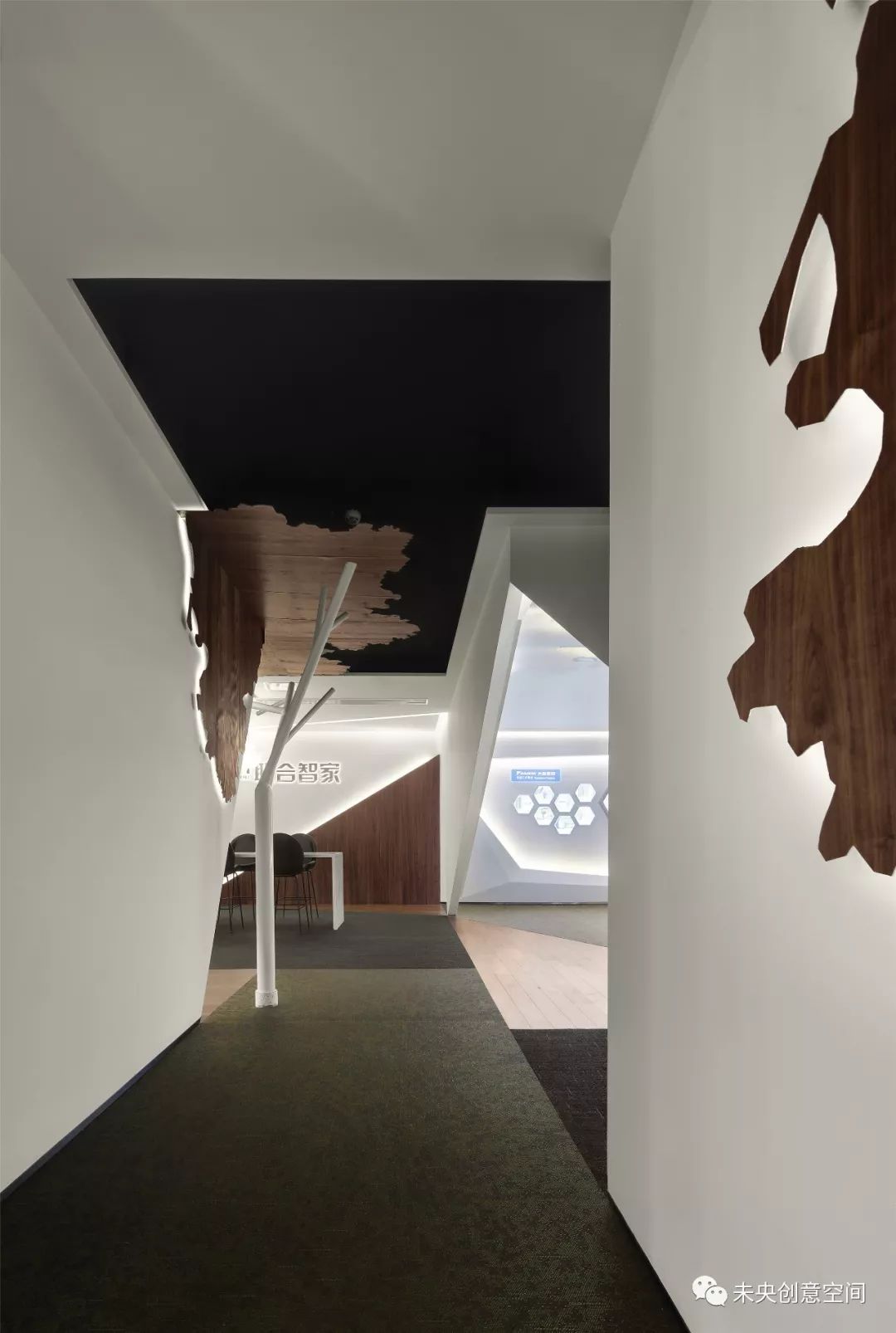 《光·荫》——自然光影塑造的办公展厅空间-21