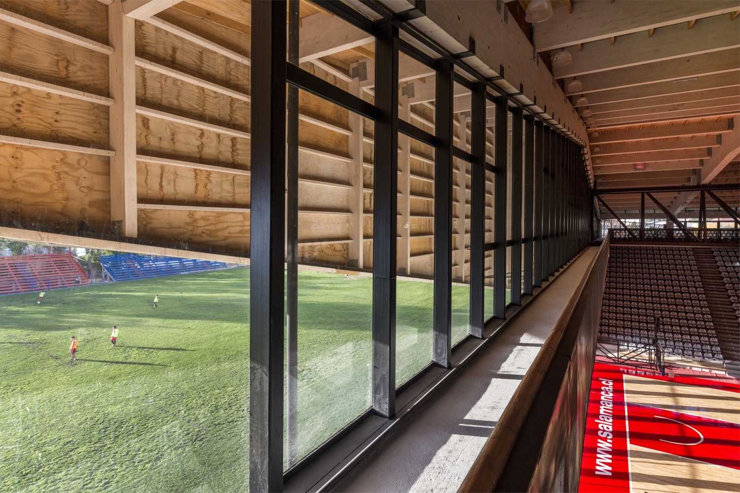 智利 Salamanca 市 9 年匠心之作 · 公共空间与体育设施的完美融合-40