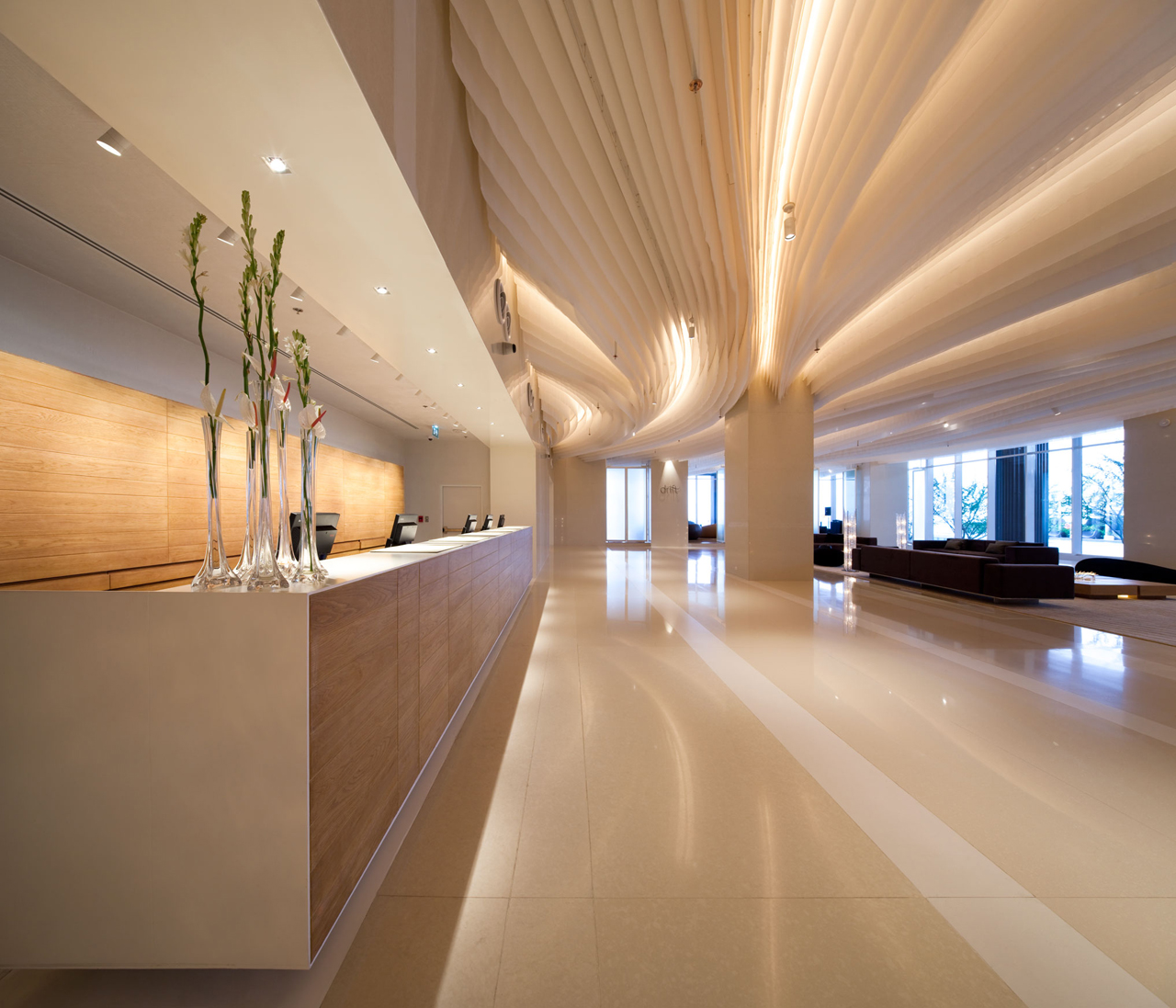 hilton pattaya lobby bar and linkage spaces-3