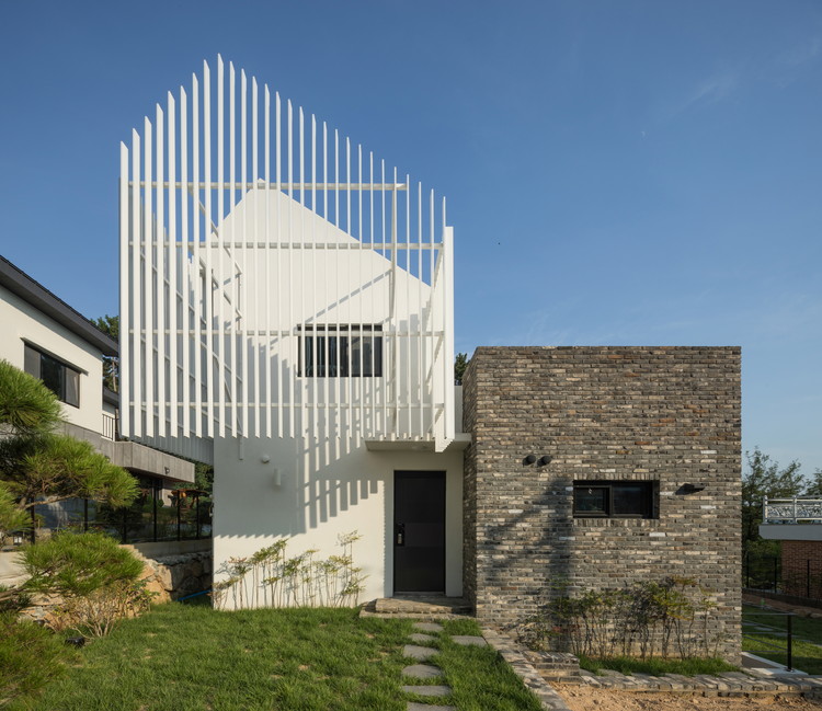 韩国乡村白色百叶窗展馆屋-6