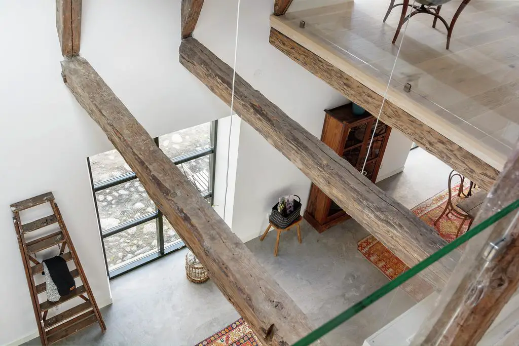 "瑞典 19 世纪古宅现代改造，工业风格窗户展现独特魅力"-10