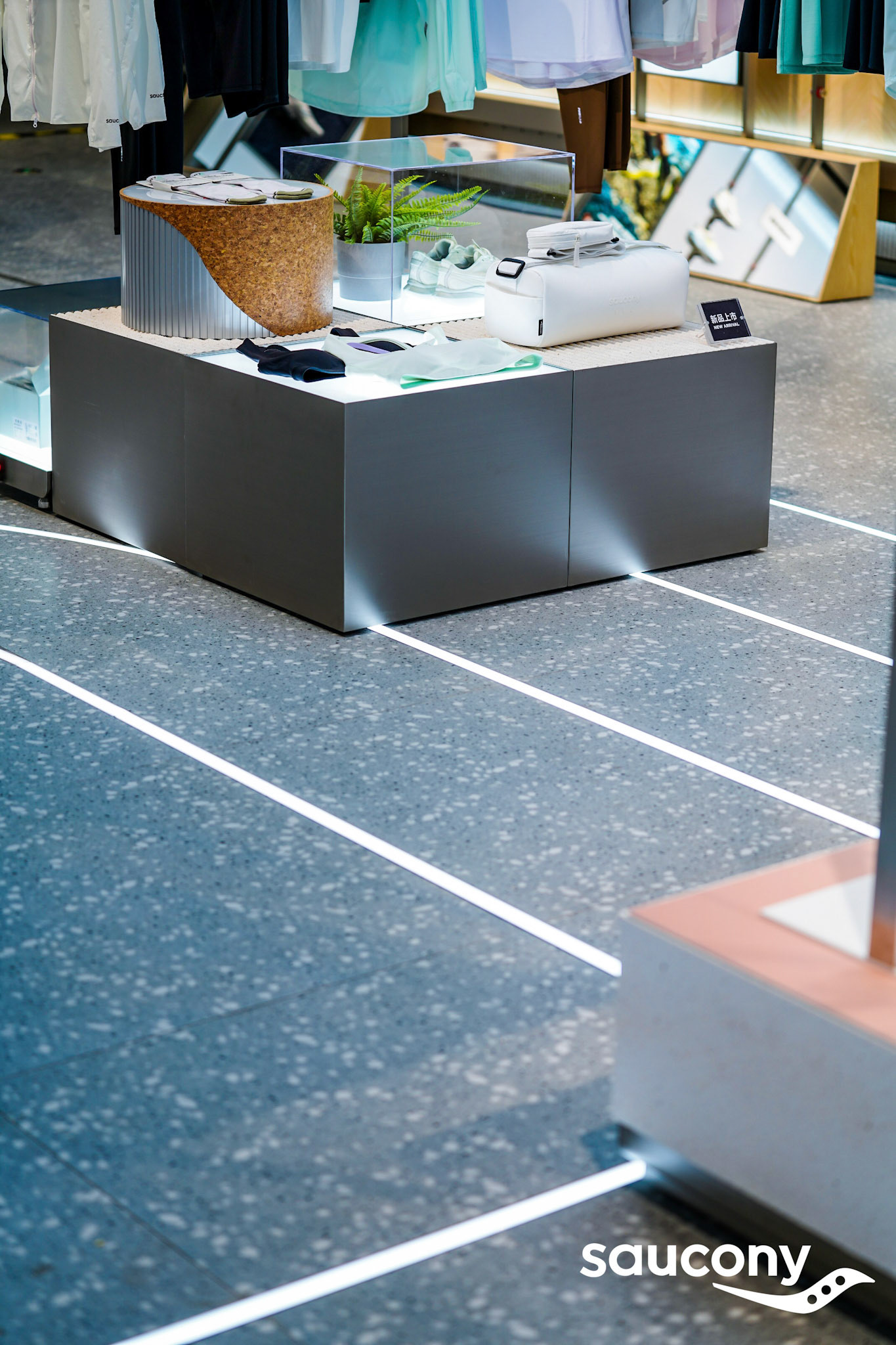 Saucony 新门店开业设计-55