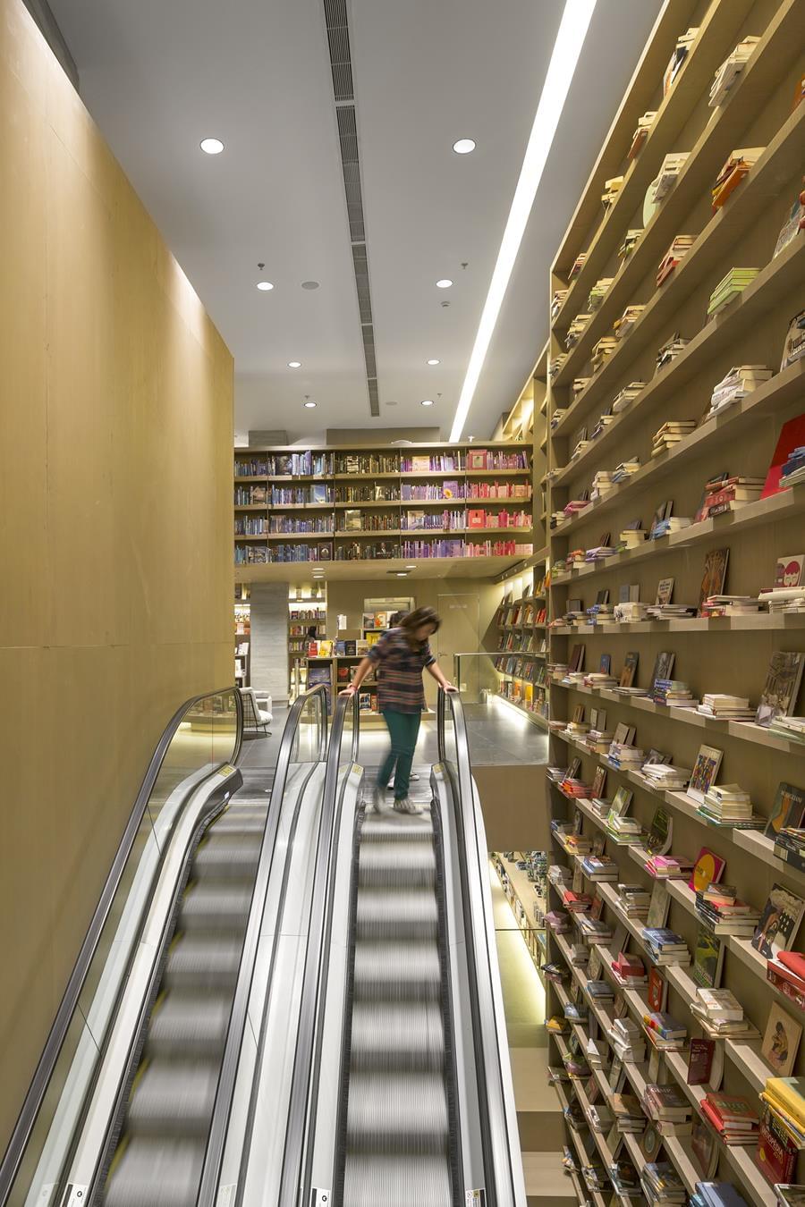 里约热内卢的绿洲 · Livraria Saraiva 书店设计-15