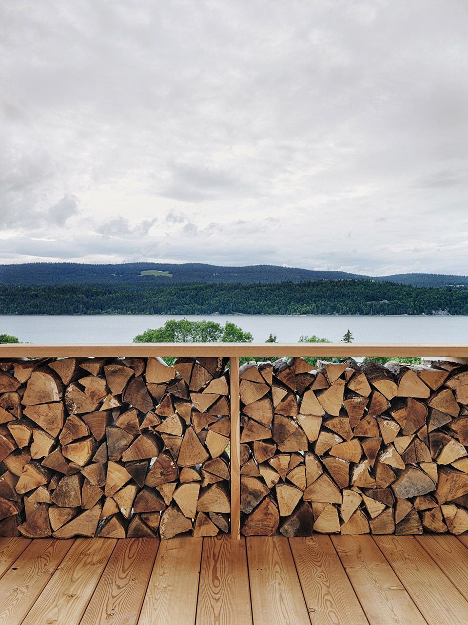 简单纯净的湖 MW 住宅-11