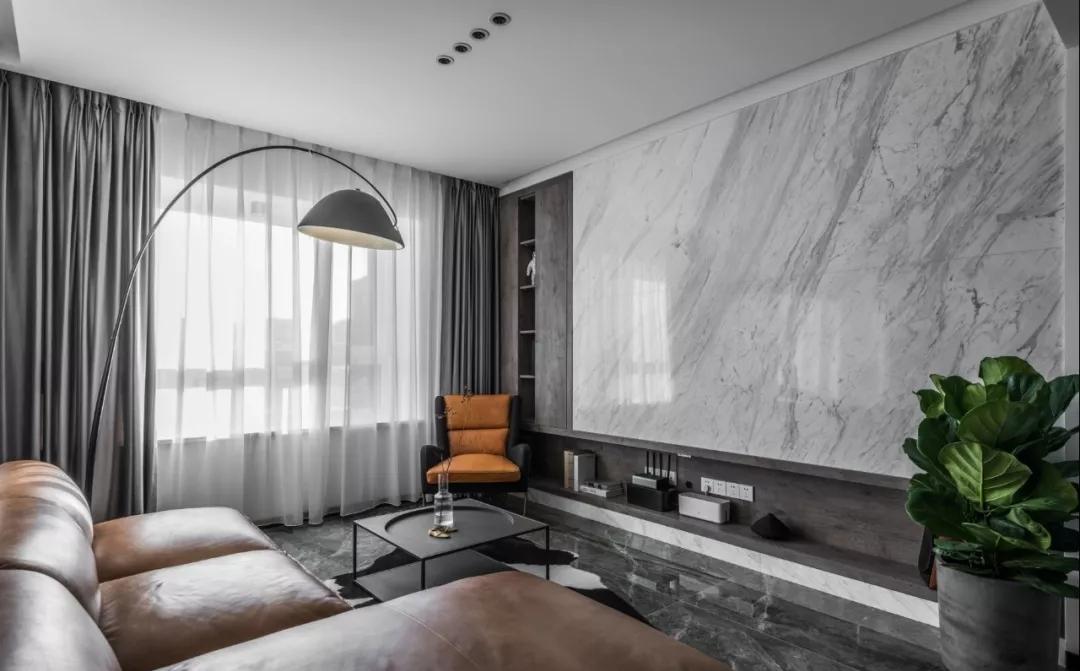 90 后婚房爆改，简约灰色调中的活力与诗意-6