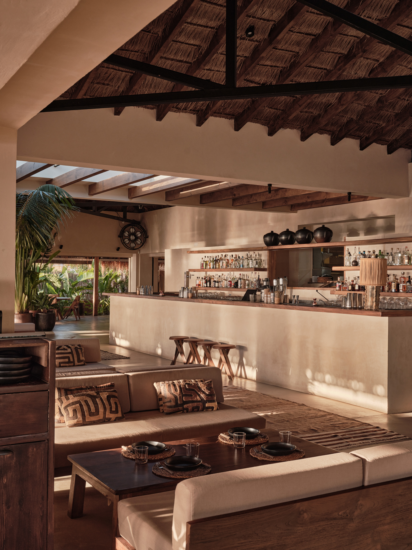 伊维萨岛海滨别墅丨Annabell Kutucu,Lambs and Lions-12