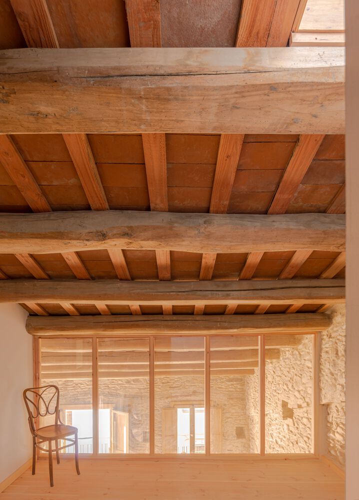 西班牙 Sant Esteve de Palautordera 老舞厅改造公寓楼-40