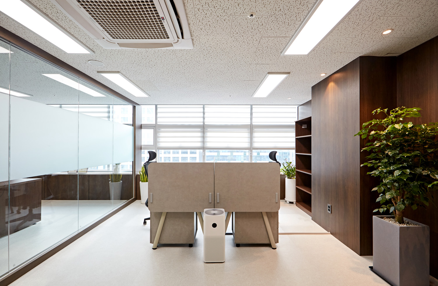 首尔高级会计师事务所的现代极简内饰设计-6