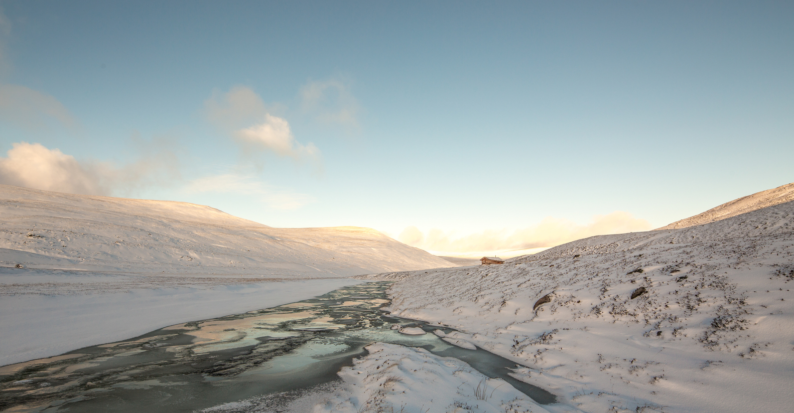苏格兰高地上的木质避世小屋-23