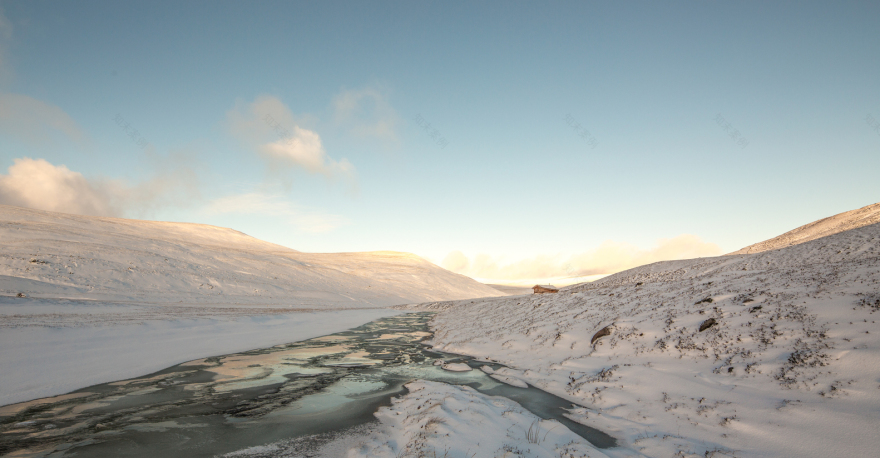 苏格兰高地上的木质避世小屋-23
