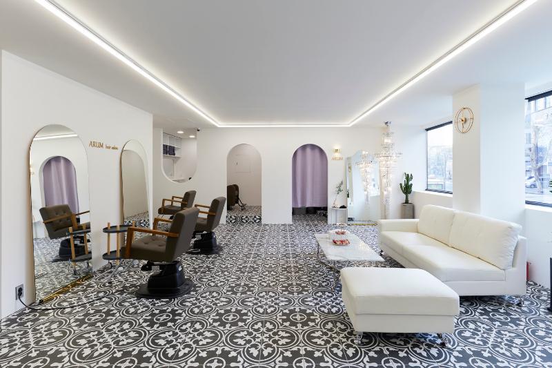 简约 24 平米美容室设计，明亮空间焕发活力-2