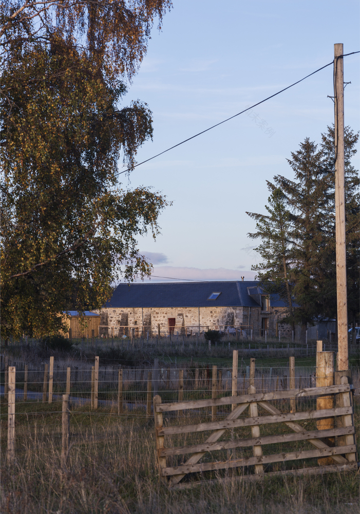 苏格兰高地农业建筑的华丽变身-24