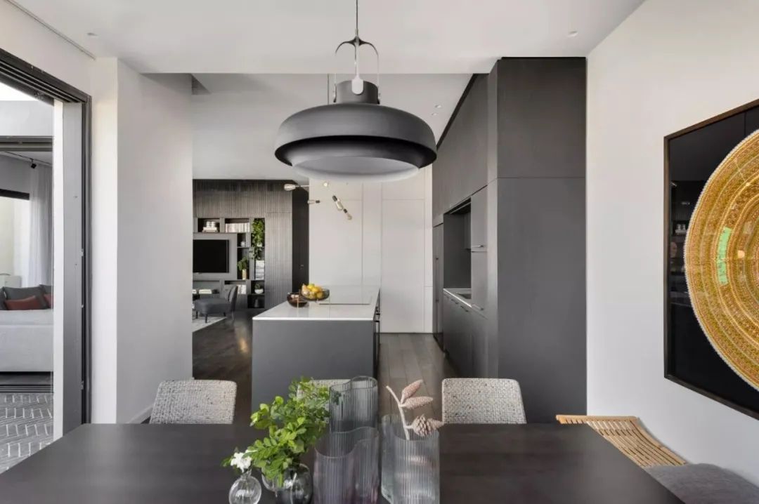Aviram Kushmirski 打造轻奢风空间，黑白色调与实木地板的完美搭配-108