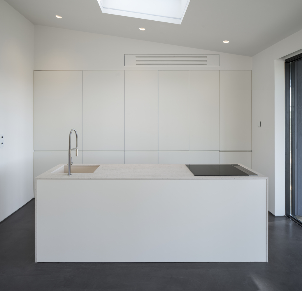 葡萄牙林中的两个黑色小屋-26