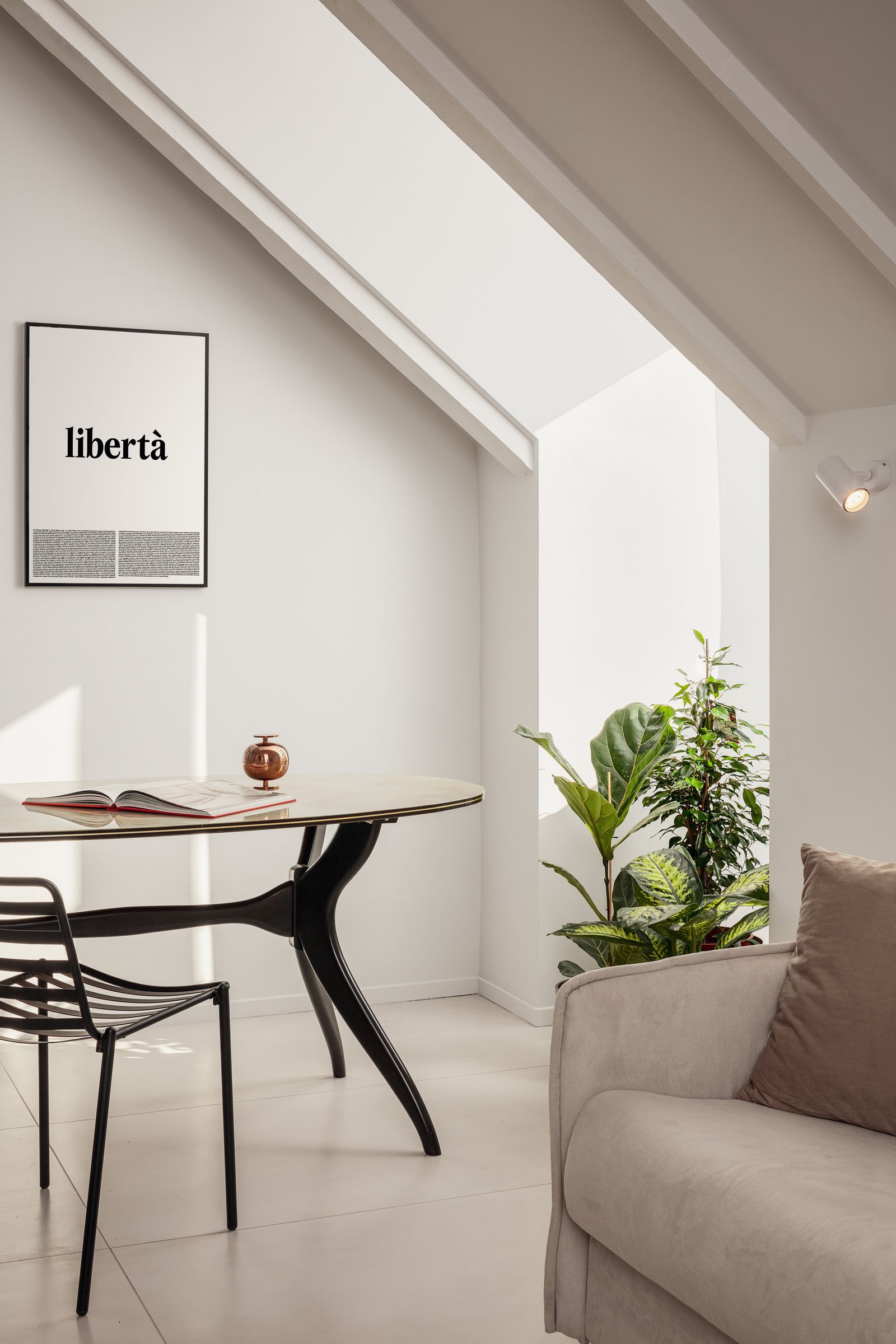 米兰42平米带City Life和大教堂景观的阁楼公寓改造丨意大利丨Jacopo Colatarci-7