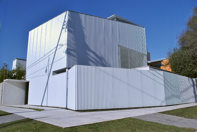 布宜诺斯艾利斯金属表皮办公楼丨阿根廷布宜诺斯艾利斯丨alric galindez 建筑事务所-0