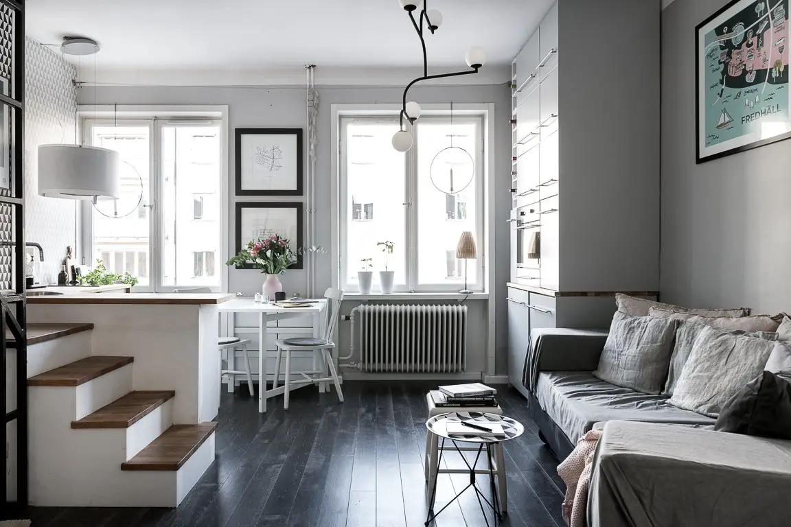 钢质楼梯与黑白墙纸 | 30m²复式公寓的时尚设计-3