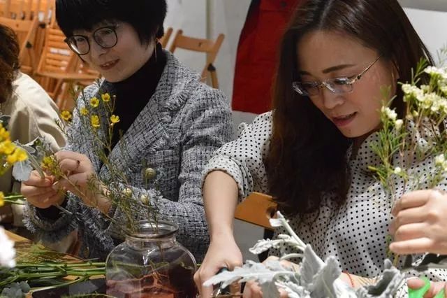 河北建筑装饰业协会举办“致我们的高定人生”女神季沙龙-60