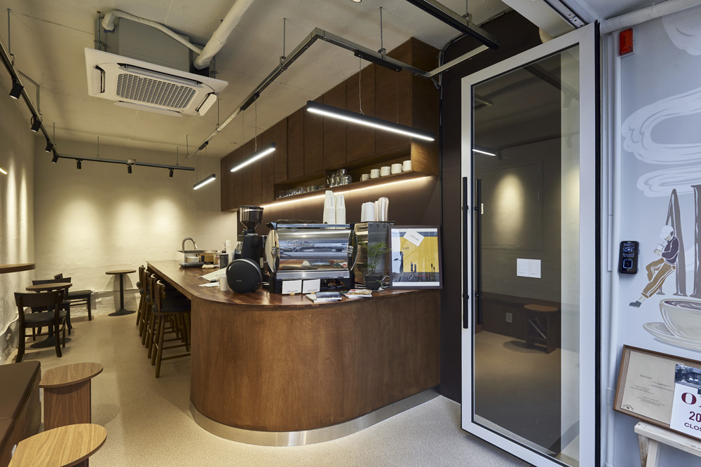 温馨 8 坪小户型，明亮光线照亮生活空间-3