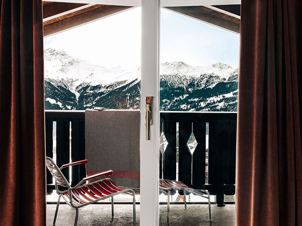 瑞士实验性高山酒店 | 时尚与传统的完美融合-9